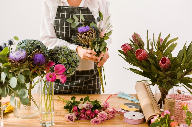 Atelier floral collectif en entreprise ou entre amis