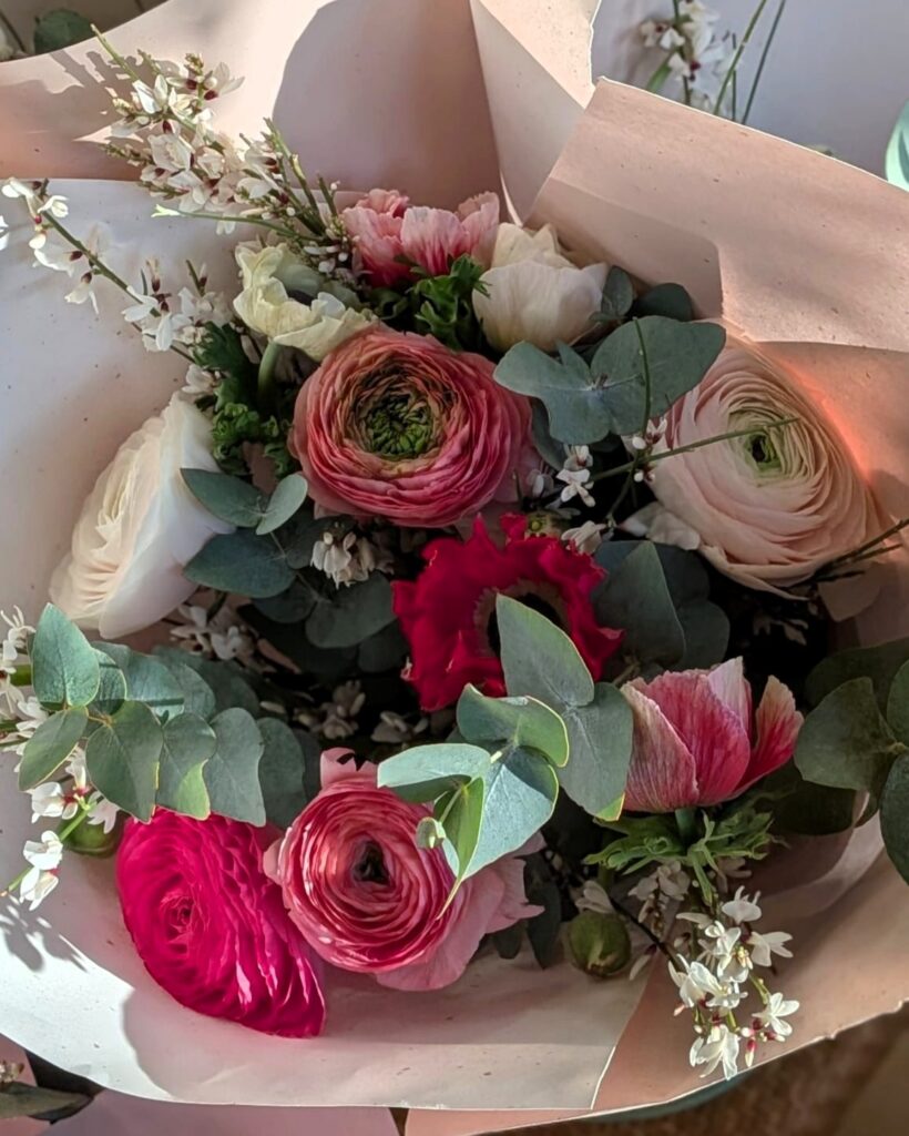 Bouquet de fleurs fraiches rose et rouge