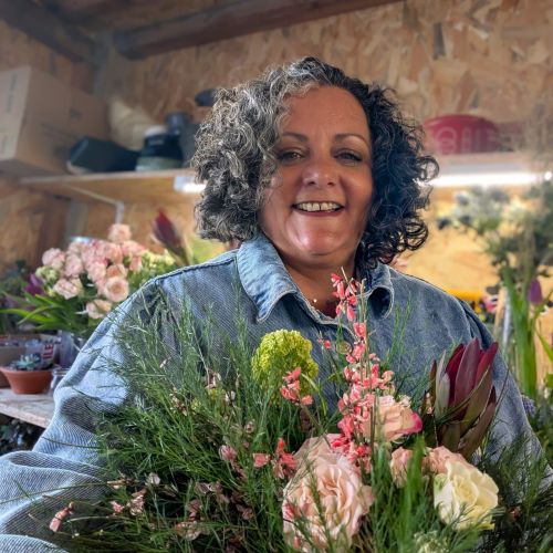 Sonia votre fleuriste à Brindas dans l'atelier
